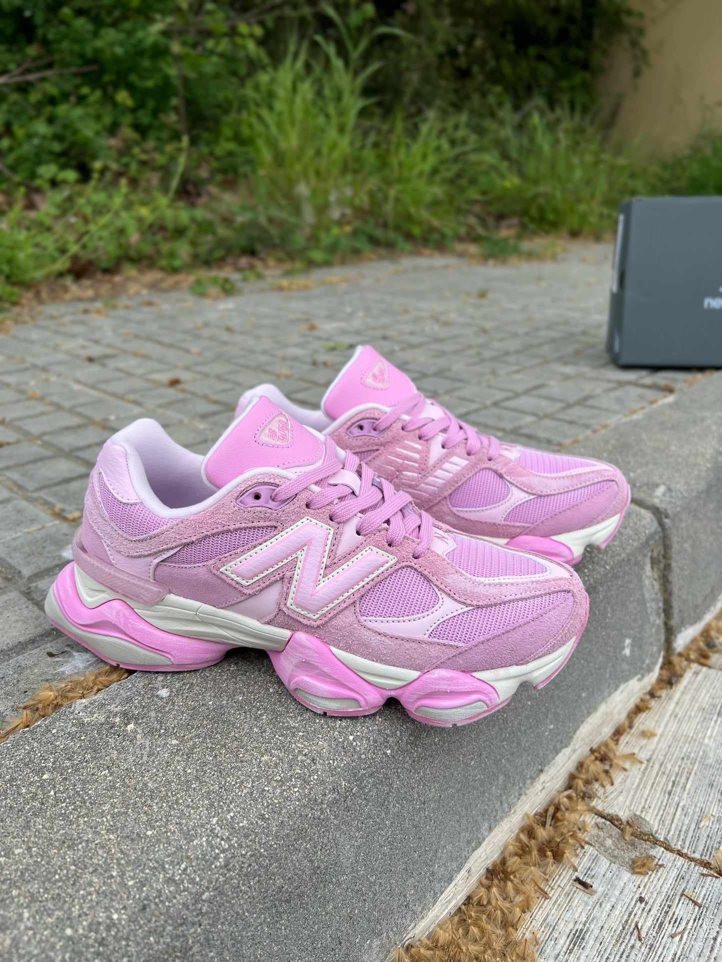 New Balance 9060 Pink