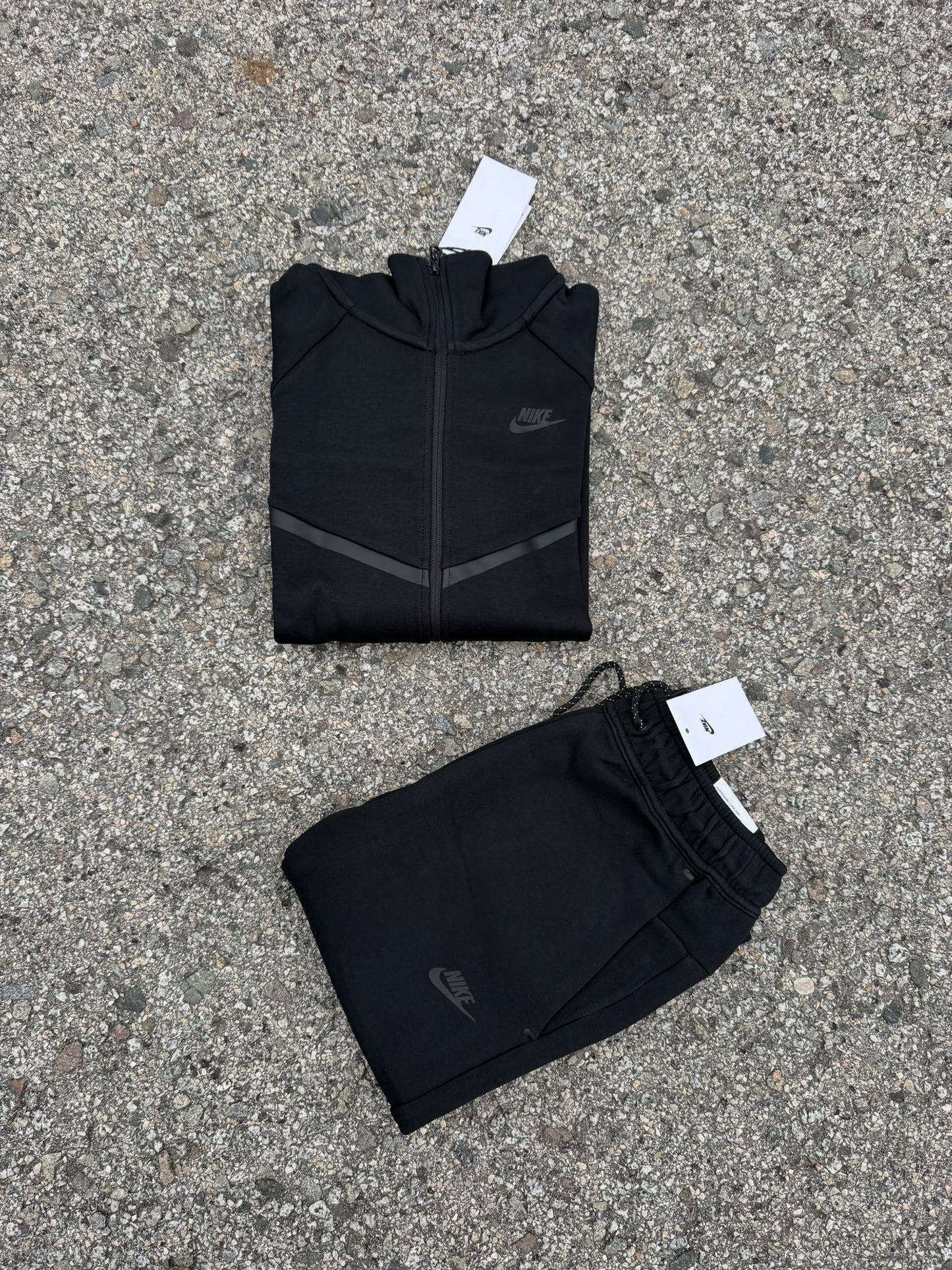 Nike Tech Fleece Negro