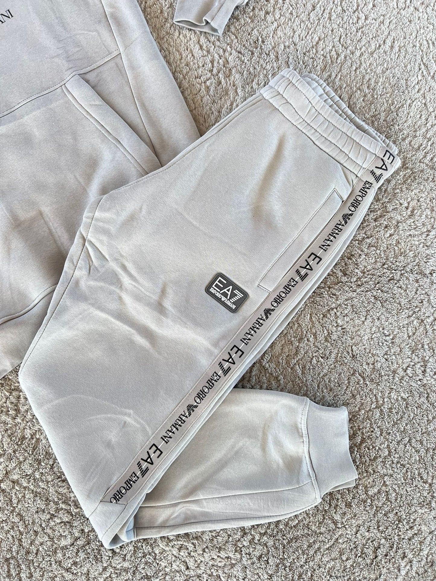 Chandal Armani EA7 Grey