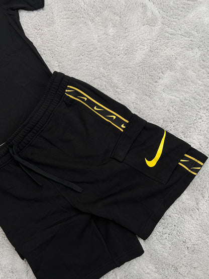 Conjunto Nike Black and Gold