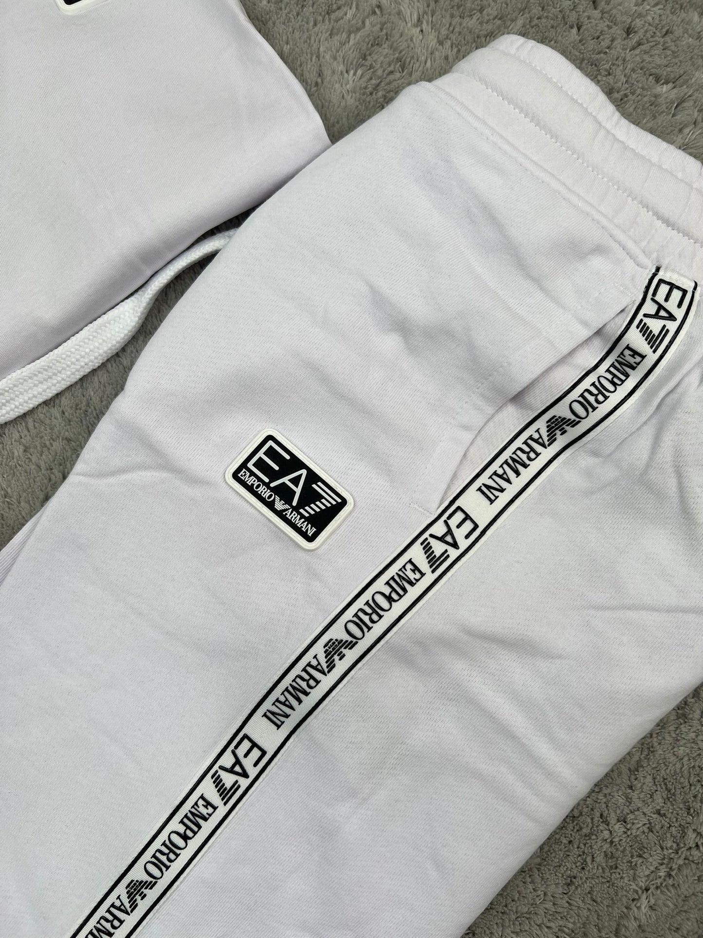 Conjunto Emporio Armani EA7 White