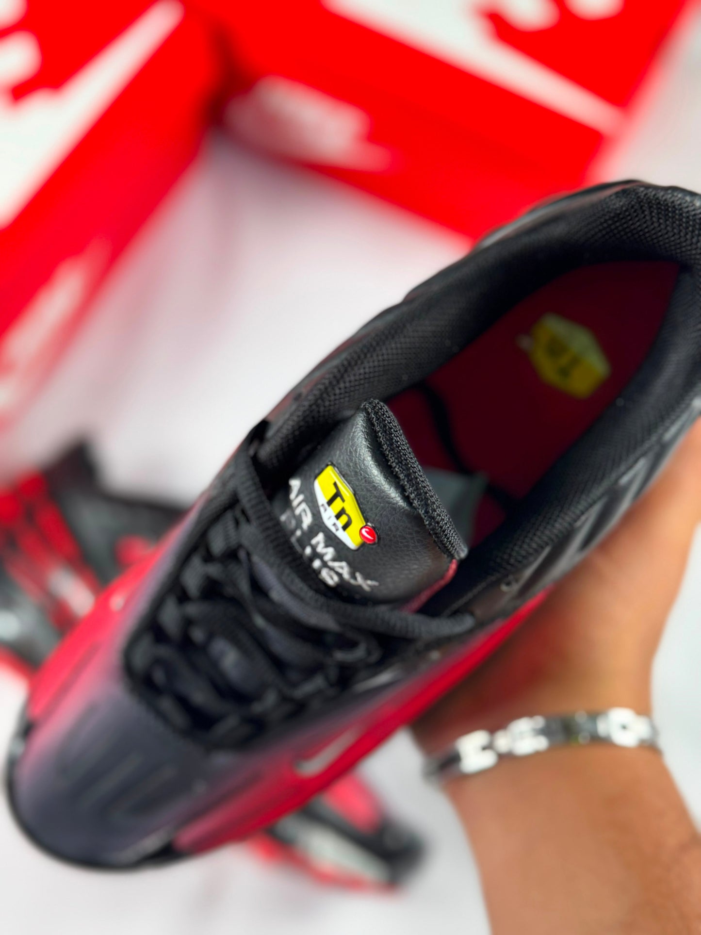 Nike Tn Tunned Black And Red